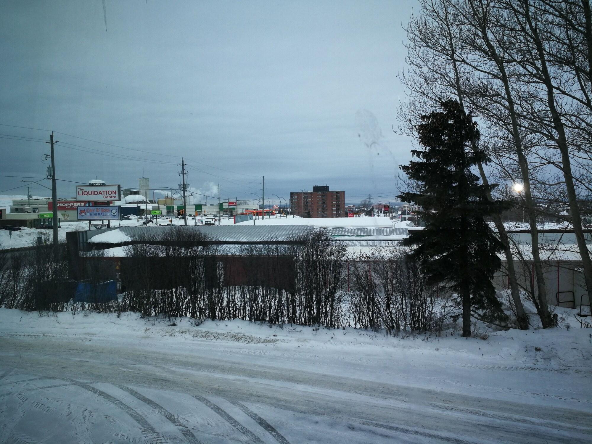 Отель Super 8 By Wyndham Timmins On Экстерьер фото